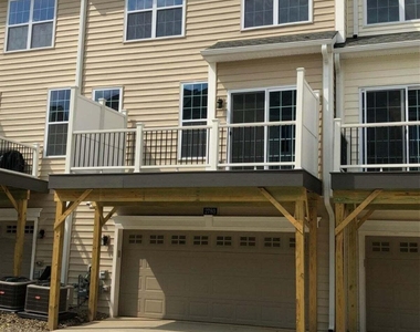 2780 Ashcombe Drive - Photo Thumbnail 3