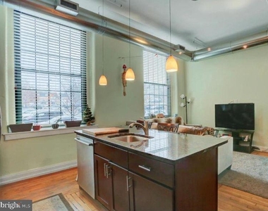 200 Lincoln Avenue - Photo Thumbnail 2