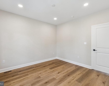 21 Christman Street - Photo Thumbnail 14