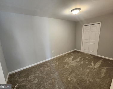 1023 Chestnut Avenue - Photo Thumbnail 5