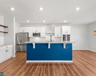 5559 Trafalgar Circle - Photo Thumbnail 20