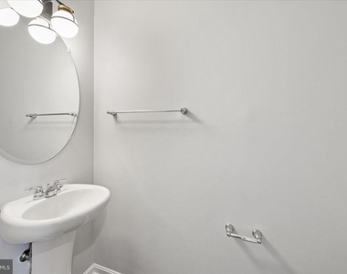 5559 Trafalgar Circle - Photo Thumbnail 36