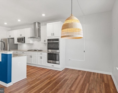 5559 Trafalgar Circle - Photo Thumbnail 16