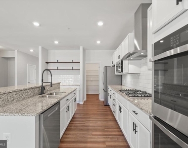 5559 Trafalgar Circle - Photo Thumbnail 26