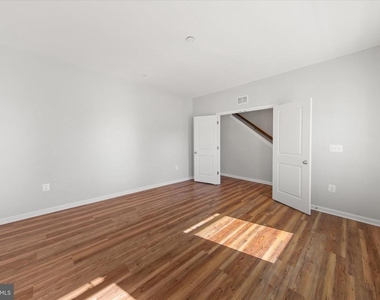 5559 Trafalgar Circle - Photo Thumbnail 32