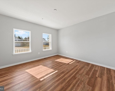 5559 Trafalgar Circle - Photo Thumbnail 34