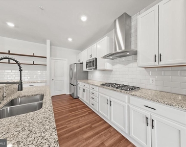 5559 Trafalgar Circle - Photo Thumbnail 28