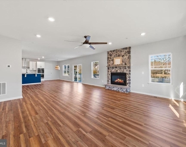 5559 Trafalgar Circle - Photo Thumbnail 13