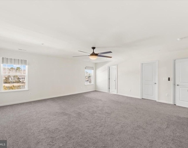 5559 Trafalgar Circle - Photo Thumbnail 43