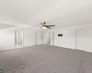 5559 Trafalgar Circle - Photo Thumbnail 45