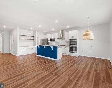 5559 Trafalgar Circle - Photo Thumbnail 15