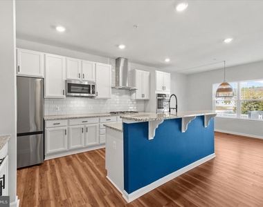 5559 Trafalgar Circle - Photo Thumbnail 21
