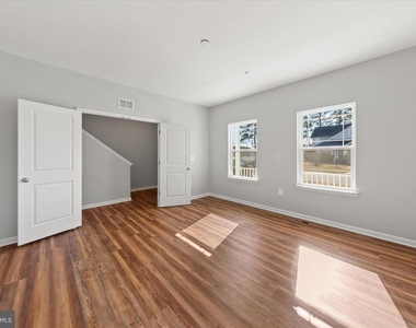 5559 Trafalgar Circle - Photo Thumbnail 33