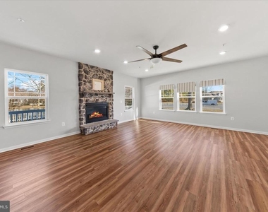 5559 Trafalgar Circle - Photo Thumbnail 11