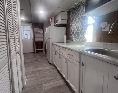 5825 Lamont Drive - Photo Thumbnail 13