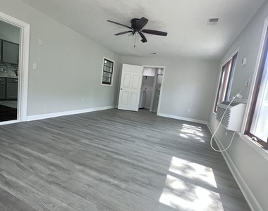 5825 Lamont Drive - Photo Thumbnail 5