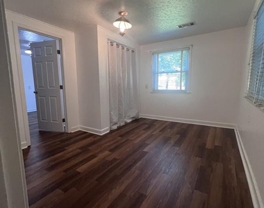 5825 Lamont Drive - Photo Thumbnail 18
