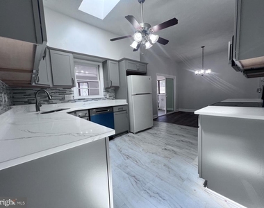 5825 Lamont Drive - Photo Thumbnail 4