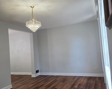 5825 Lamont Drive - Photo Thumbnail 21