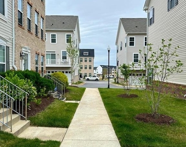 5331 Greenwich Circle - Photo Thumbnail 3