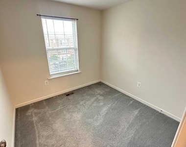 5331 Greenwich Circle - Photo Thumbnail 23