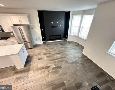 5331 Greenwich Circle - Photo Thumbnail 9