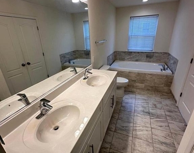 5331 Greenwich Circle - Photo Thumbnail 27