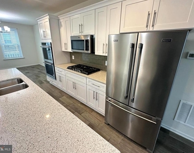 5331 Greenwich Circle - Photo Thumbnail 10