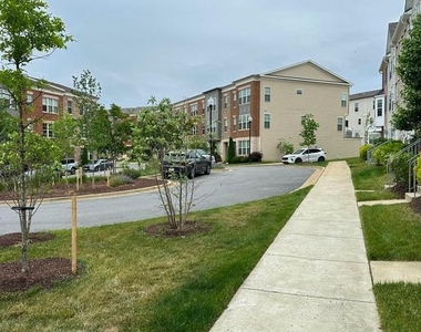 5331 Greenwich Circle - Photo Thumbnail 4