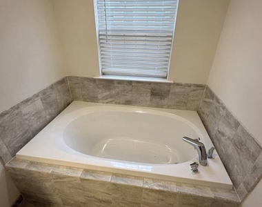 5331 Greenwich Circle - Photo Thumbnail 28