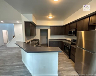 273 Brewster Drive - Photo Thumbnail 4
