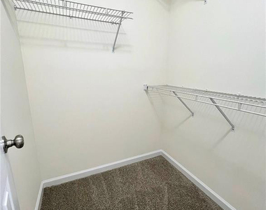 715 Ashburton Drive - Photo Thumbnail 21