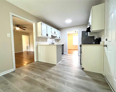 715 Ashburton Drive - Photo Thumbnail 5