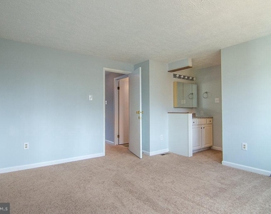 7821 White Cliff Terrace - Photo Thumbnail 14