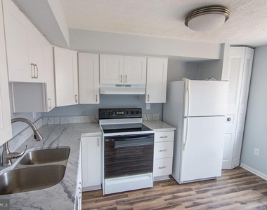 7821 White Cliff Terrace - Photo Thumbnail 3