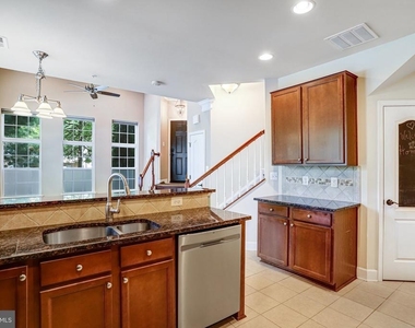 13526 Waterford Hills Boulevard - Photo Thumbnail 17