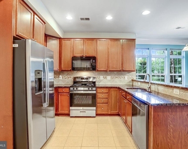 13526 Waterford Hills Boulevard - Photo Thumbnail 16