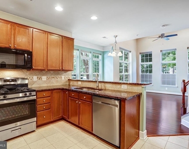 13526 Waterford Hills Boulevard - Photo Thumbnail 14