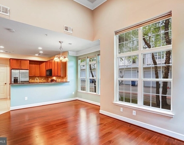 13526 Waterford Hills Boulevard - Photo Thumbnail 11