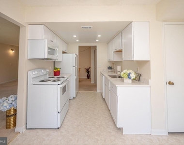 15310 Beaverbrook Court - Photo Thumbnail 18