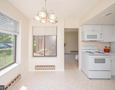 15310 Beaverbrook Court - Photo Thumbnail 4