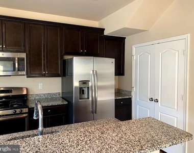 11876 Country Squire Way - Photo Thumbnail 10