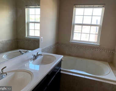 11876 Country Squire Way - Photo Thumbnail 15