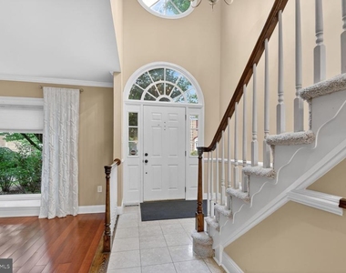 7435 Crestberry Lane - Photo Thumbnail 4