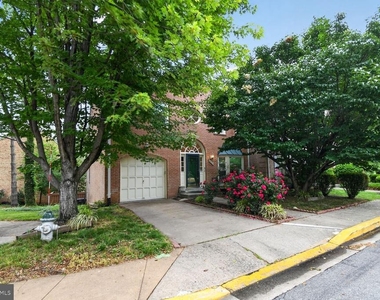 7435 Crestberry Lane - Photo Thumbnail 3