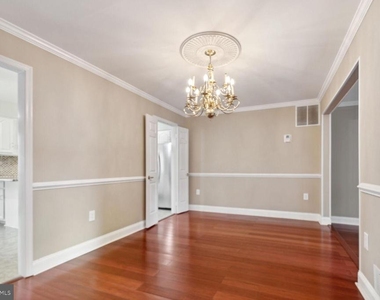 7435 Crestberry Lane - Photo Thumbnail 11