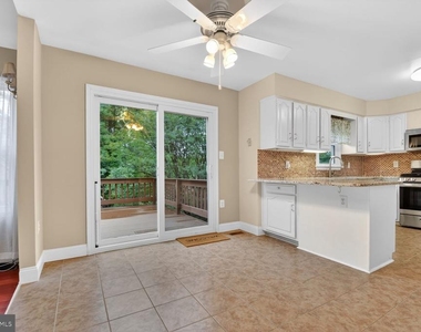 7435 Crestberry Lane - Photo Thumbnail 17