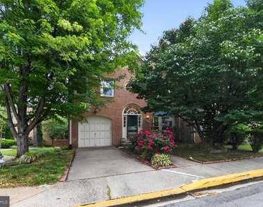 7435 Crestberry Lane - Photo Thumbnail 2