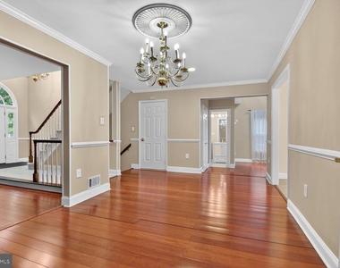 7435 Crestberry Lane - Photo Thumbnail 10