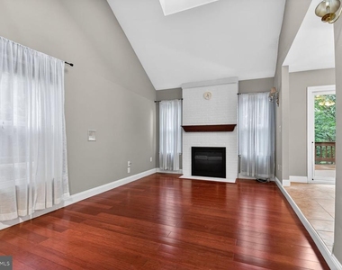 7435 Crestberry Lane - Photo Thumbnail 14